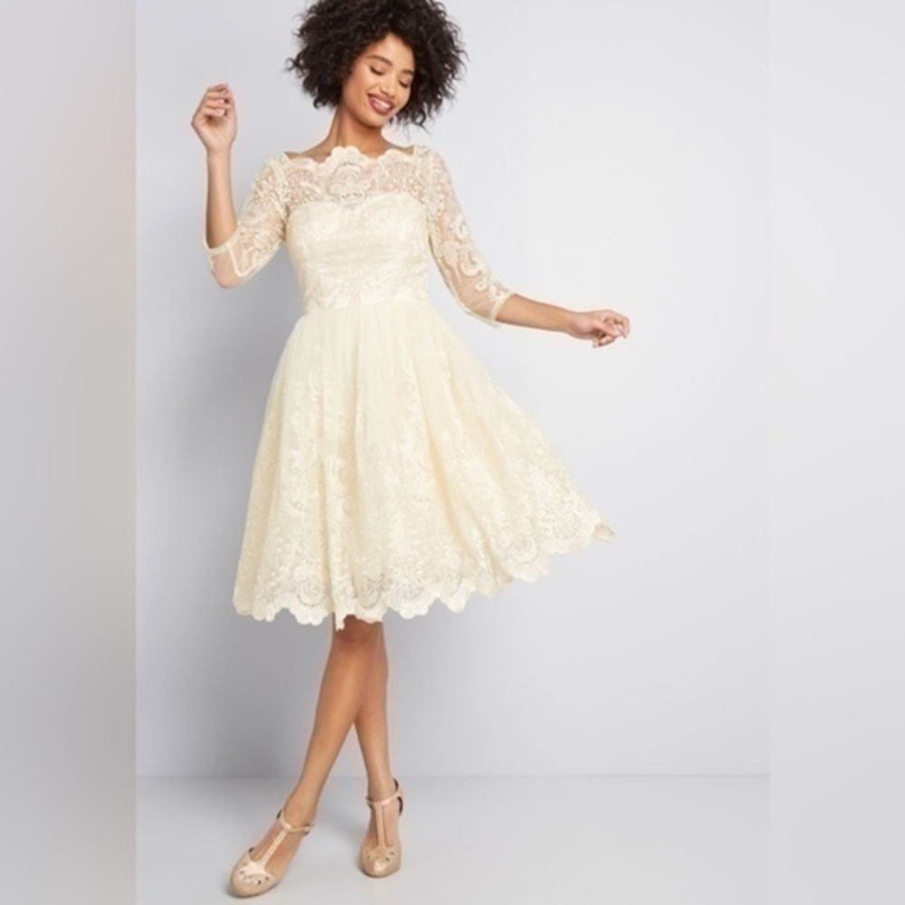 ModCloth ChiChi London Gilded Grace Lace Dress Size 6 NWT